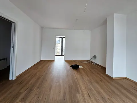 Neu verlegter Boden in Holzoptik